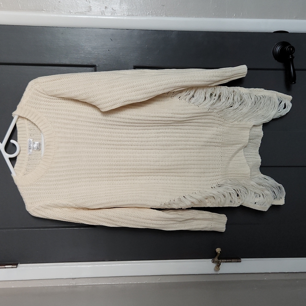 Venus Pullover distressed style sweater